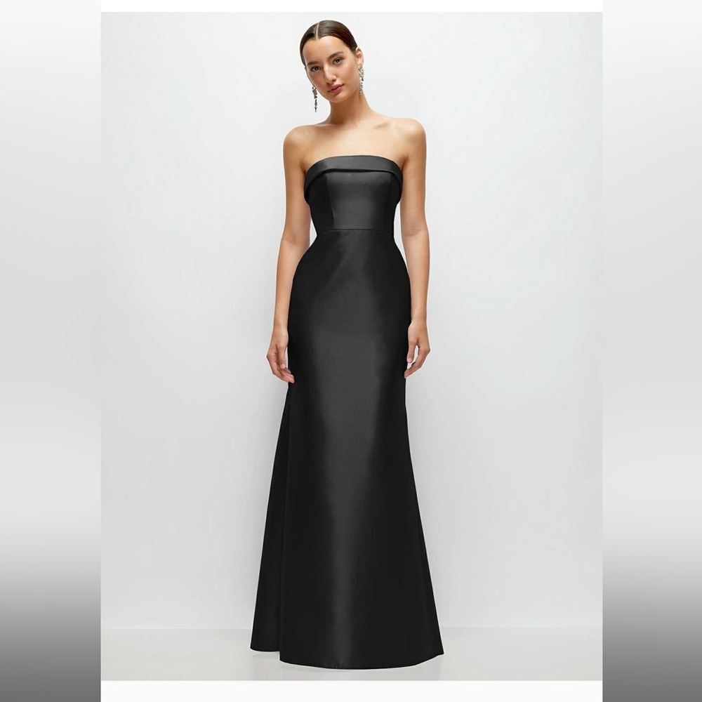 Elegant Black Strapless formal dress